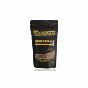 SINGLEPLAYER Boilies Smoked Squid 250g – Obrázok 1