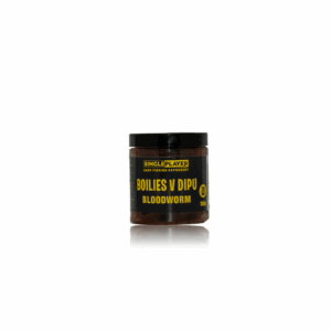 SINGLEPLAYER Boilies v dipu Bloodworm 150g 20mm