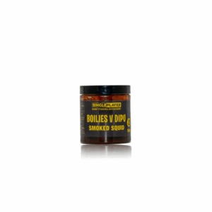 SINGLEPLAYER Boilies v dipu Smoked Squid 150g 20 mm